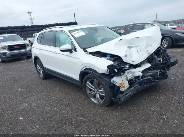 3VV4B7AX9KM053328 2019 VOLKSWAGEN TIGUAN - Image 1