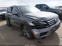 3VV4B7AX9KM123863 2019 VOLKSWAGEN TIGUAN