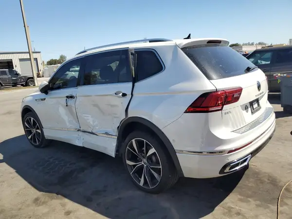 3VV4B7AX9RM043389 2024 VOLKSWAGEN TIGUAN - Image 2