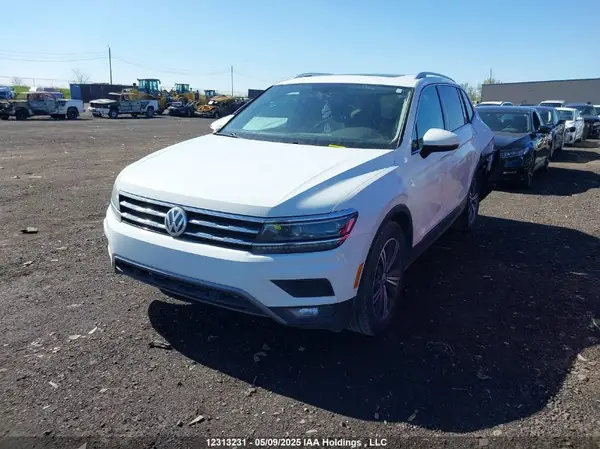 3VV4B7AXXJM103071 2018 VOLKSWAGEN TIGUAN - Image 2