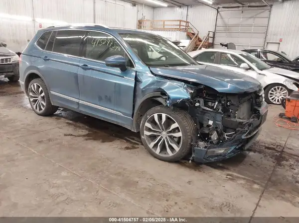 3VV4B7AXXJM143568 2018 VOLKSWAGEN TIGUAN - Image 1