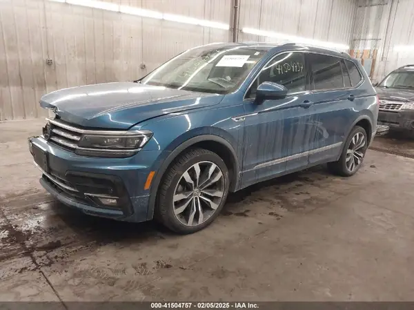3VV4B7AXXJM143568 2018 VOLKSWAGEN TIGUAN - Image 2