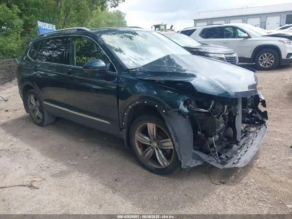 3VV4B7AXXJM180104 2018 VOLKSWAGEN TIGUAN - Image 1