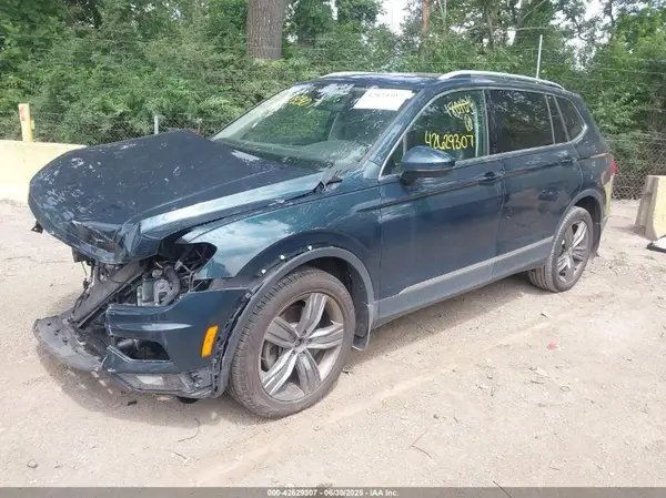 3VV4B7AXXJM180104 2018 VOLKSWAGEN TIGUAN - Image 2