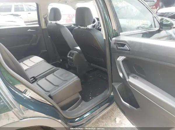 3VV4B7AXXJM180104 2018 VOLKSWAGEN TIGUAN - Image 8