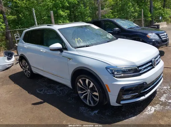 3VV4B7AXXKM019995 2019 VOLKSWAGEN TIGUAN - Image 1