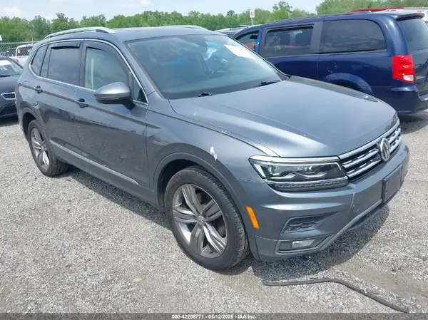 3VV4B7AXXKM021780 2019 VOLKSWAGEN TIGUAN - Image 1