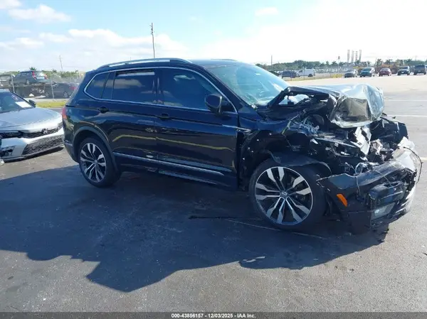 3VV4B7AXXMM080573 2021 VOLKSWAGEN TIGUAN - Image 1