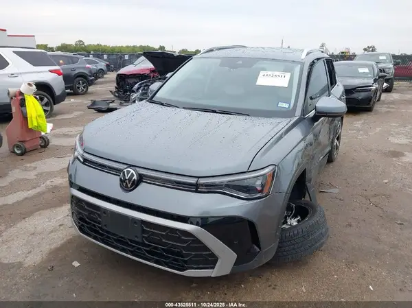 3VV4C7B2XSM008480 2025 VOLKSWAGEN TAOS - Image 2