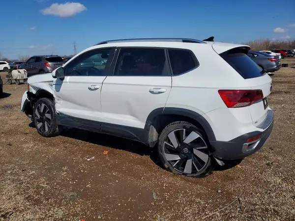 3VV4X7B23RM028701 2024 VOLKSWAGEN TAOS - Image 2