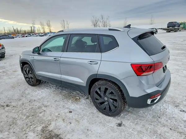 3VV4X7B25PM372897 2023 VOLKSWAGEN TAOS - Image 2