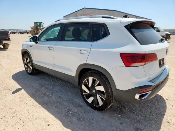 3VV4X7B26RM067072 2024 VOLKSWAGEN TAOS - Image 2