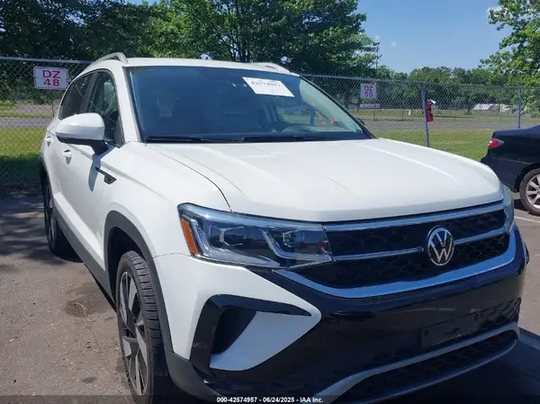 3VV4X7B27PM358967 2023 VOLKSWAGEN TAOS - Image 1