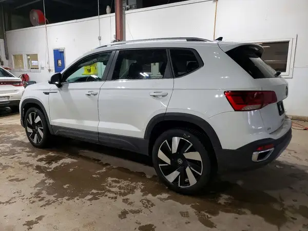 3VV4X7B27RM025767 2024 VOLKSWAGEN TAOS - Image 2