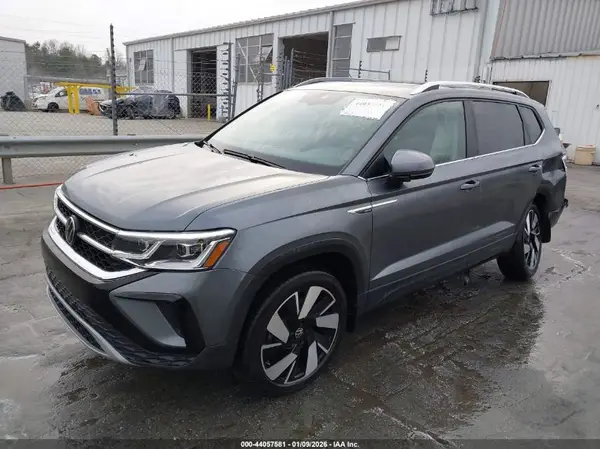 3VV4X7B28RM044473 2024 VOLKSWAGEN TAOS - Image 2