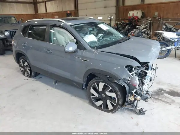 3VV4X7B28RM081586 2024 VOLKSWAGEN TAOS - Image 1