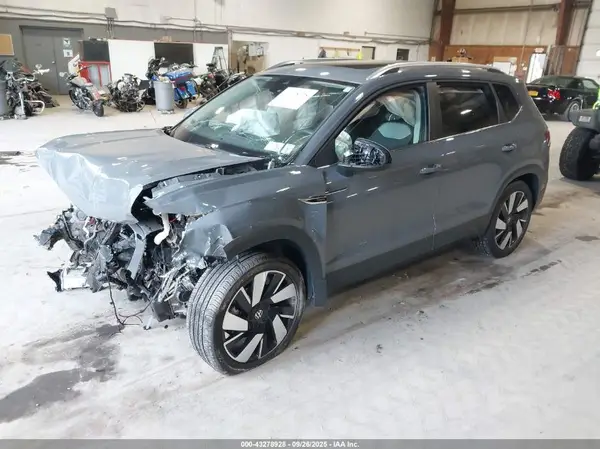 3VV4X7B28RM081586 2024 VOLKSWAGEN TAOS - Image 2