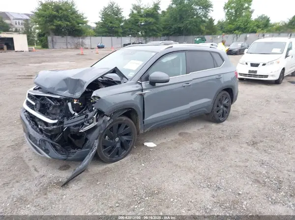 3VV4X7B2XRM063932 2024 VOLKSWAGEN TAOS - Image 2