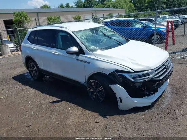 3VV5B7AX0RM230606 2024 VOLKSWAGEN TIGUAN - Image 1