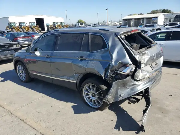 3VV5B7AX1JM003042 2018 VOLKSWAGEN TIGUAN - Image 2