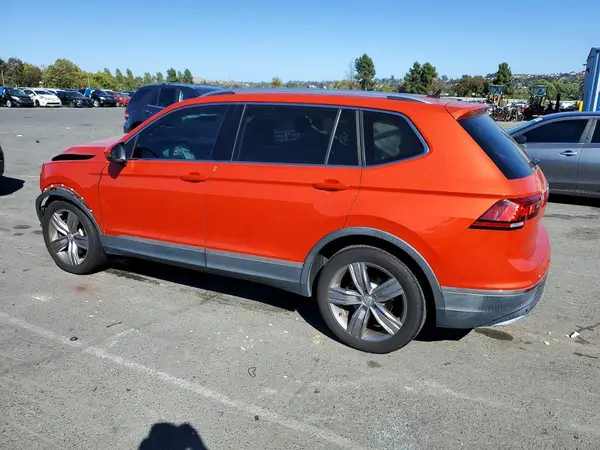 3VV5B7AX2JM061595 2018 VOLKSWAGEN TIGUAN - Image 2