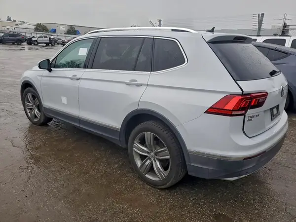 3VV5B7AX3JM010218 2018 VOLKSWAGEN TIGUAN - Image 2