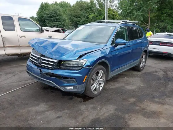 3VV5B7AX3JM034258 2018 VOLKSWAGEN TIGUAN - Image 2