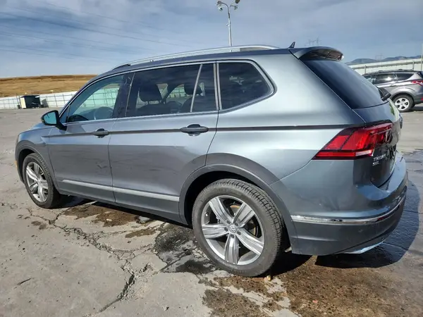 3VV5B7AX4JM124471 2018 VOLKSWAGEN TIGUAN - Image 2