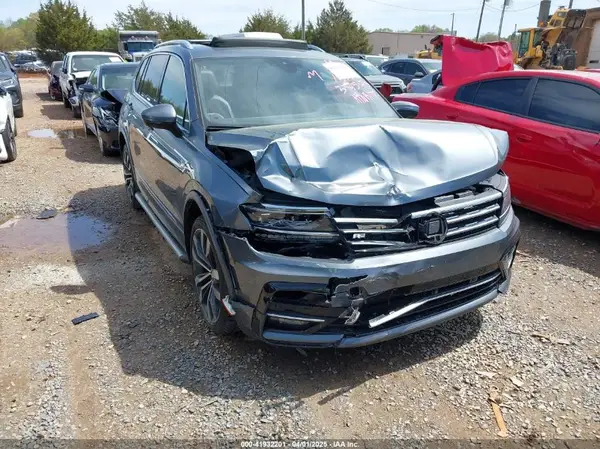 3VV5B7AX4JM201579 2018 VOLKSWAGEN TIGUAN - Image 1