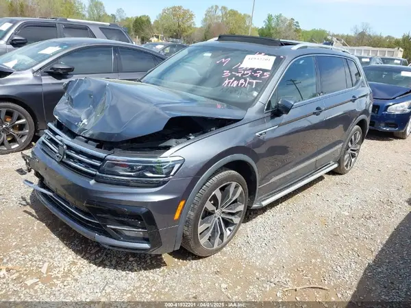 3VV5B7AX4JM201579 2018 VOLKSWAGEN TIGUAN - Image 2