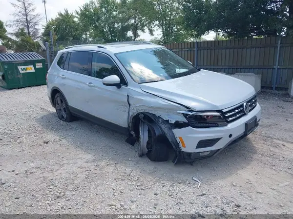 3VV5B7AX6JM002355 2018 VOLKSWAGEN TIGUAN - Image 1