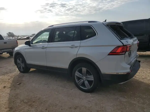 3VV5B7AX6JM156841 2018 VOLKSWAGEN TIGUAN - Image 2