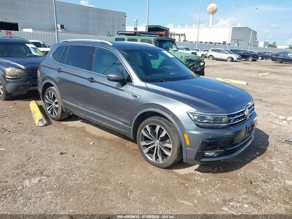 3VV5B7AX6JM164938 2018 VOLKSWAGEN TIGUAN - Image 1