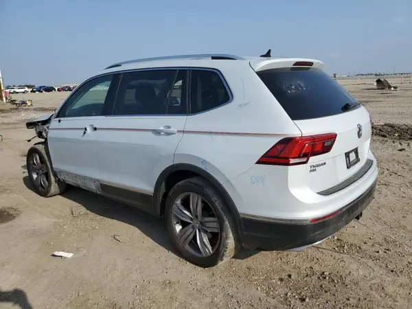 3VV5B7AX6JM220053 2018 VOLKSWAGEN TIGUAN - Image 2