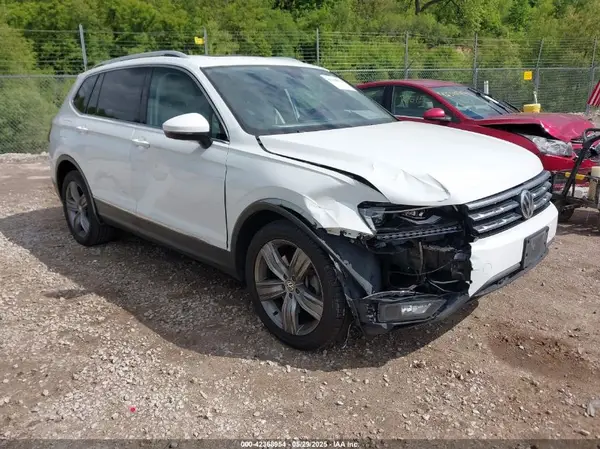 3VV5B7AX8JM002227 2018 VOLKSWAGEN TIGUAN - Image 1