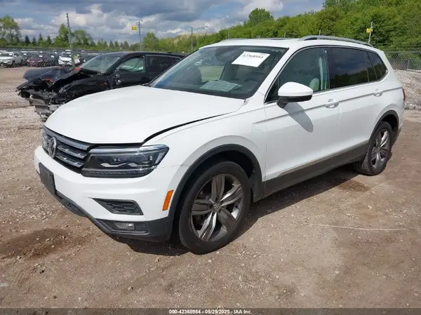 3VV5B7AX8JM002227 2018 VOLKSWAGEN TIGUAN - Image 2