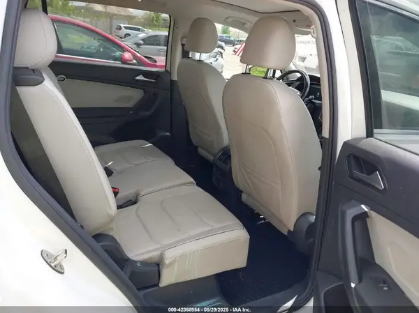 3VV5B7AX8JM002227 2018 VOLKSWAGEN TIGUAN - Image 8