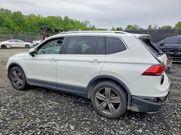 3VV5B7AX8JM004253 2018 VOLKSWAGEN TIGUAN - Image 2