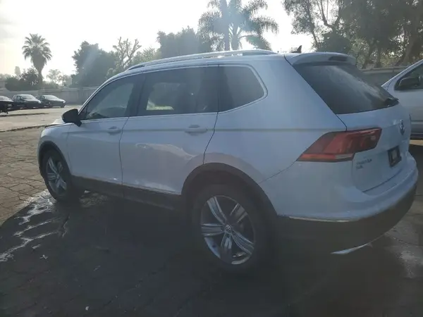 3VV5B7AX8JM087456 2018 VOLKSWAGEN TIGUAN - Image 2