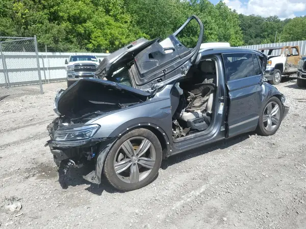 3VV5B7AX8JM122593 2018 VOLKSWAGEN TIGUAN - Image 1