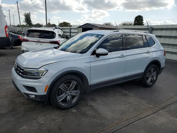 3VV5B7AX8JM123582 2018 VOLKSWAGEN TIGUAN - Image 1