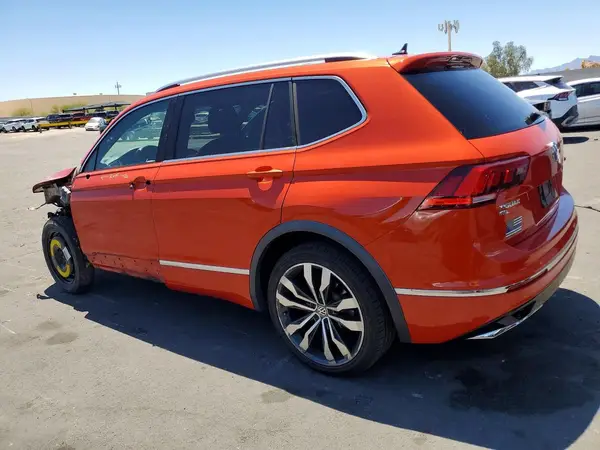 3VV5B7AX8JM161877 2018 VOLKSWAGEN TIGUAN - Image 2