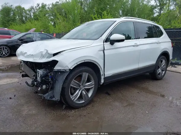 3VV5B7AX9JM003158 2018 VOLKSWAGEN TIGUAN - Image 2