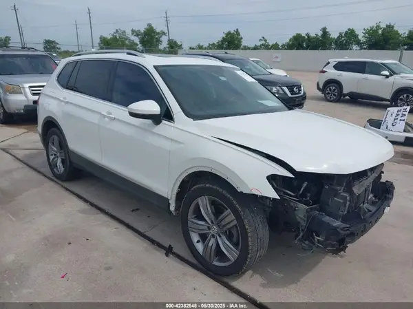3VV5B7AX9JM136423 2018 VOLKSWAGEN TIGUAN - Image 1
