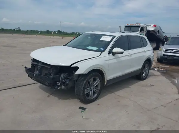 3VV5B7AX9JM136423 2018 VOLKSWAGEN TIGUAN - Image 2