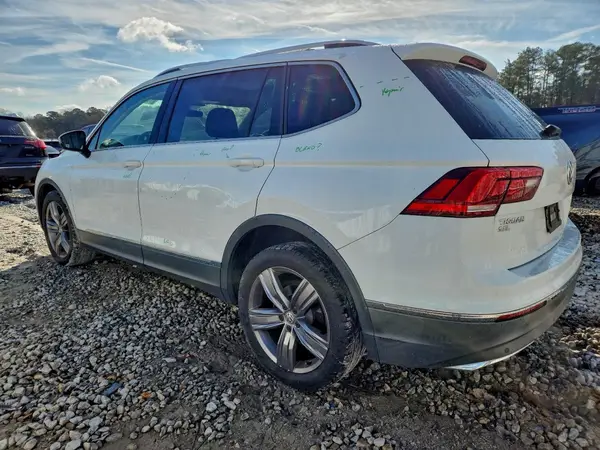 3VV5B7AXXJM214658 2018 VOLKSWAGEN TIGUAN - Image 2