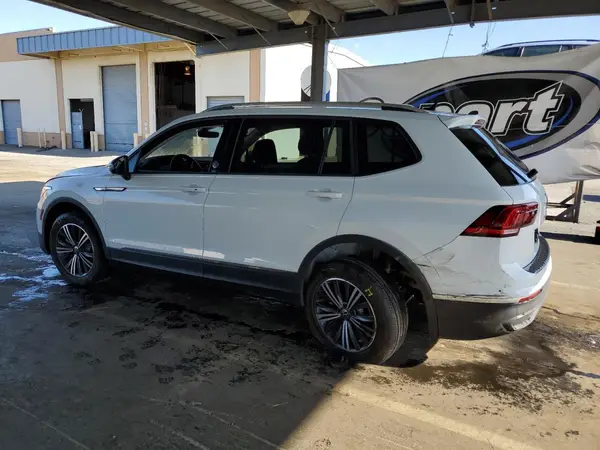 3VV5B7AXXRM233223 2024 VOLKSWAGEN TIGUAN - Image 2