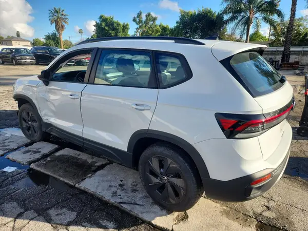 3VV5C7B22TM010441 2026 VOLKSWAGEN TAOS - Image 2