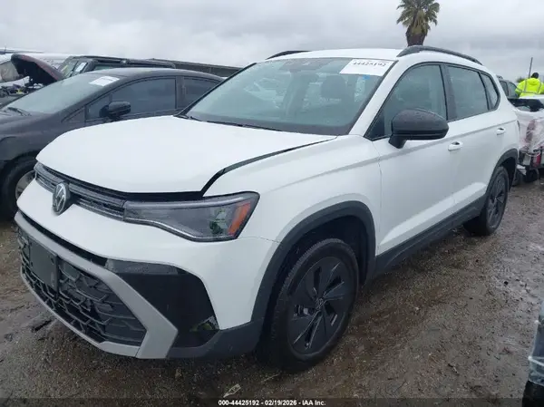 3VV5C7B24SM038174 2025 VOLKSWAGEN TAOS - Image 2