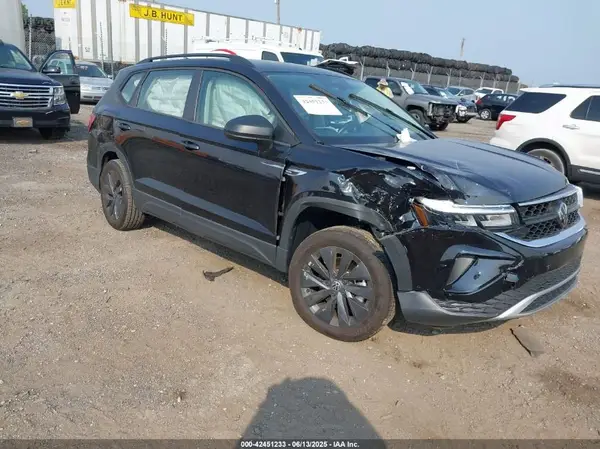 3VV5X7B20RM090285 2024 VOLKSWAGEN TAOS - Image 1